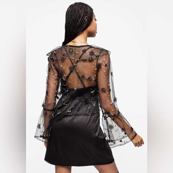 Disturbia Chrysanthi Applique Frill Collar Blouse - Picture 2 of 14